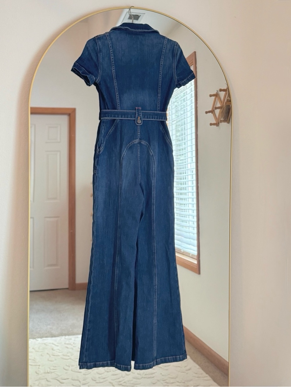 Alice + Olivia “Love Train” Wide‑Leg Jumpsuit (27) - Picture 5 of 7